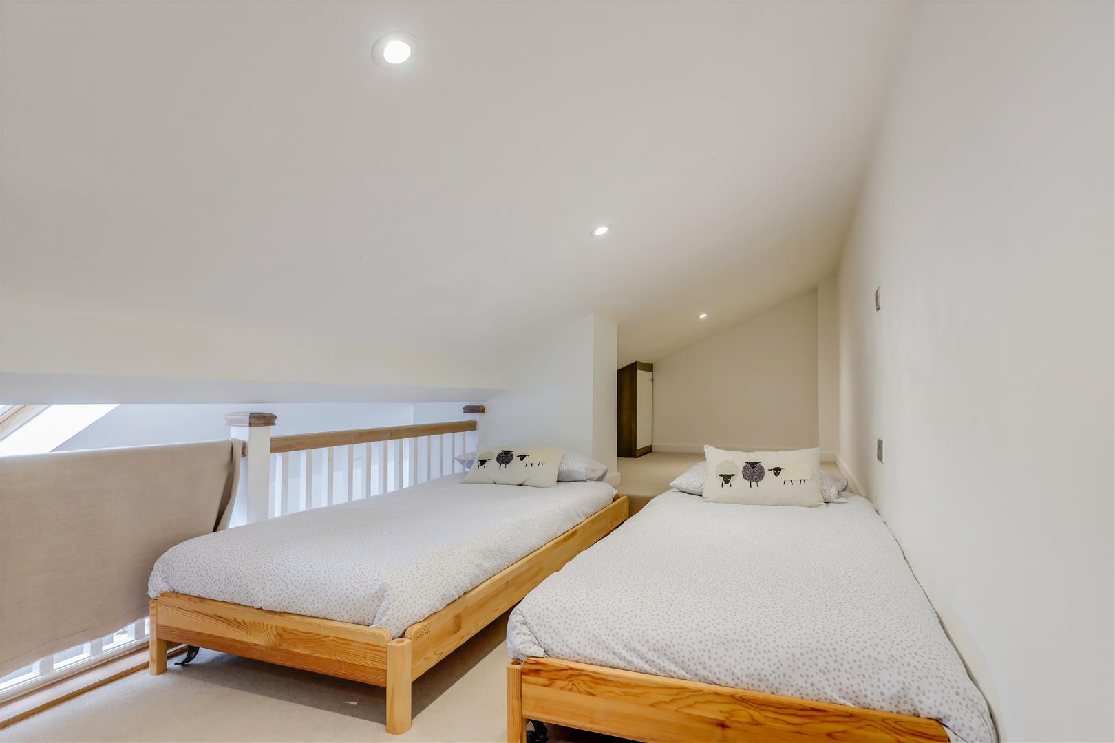 Warren Farm, Pendoylan, Nr Cowbridge, Vale of Glamorgan, CF71 7UJ